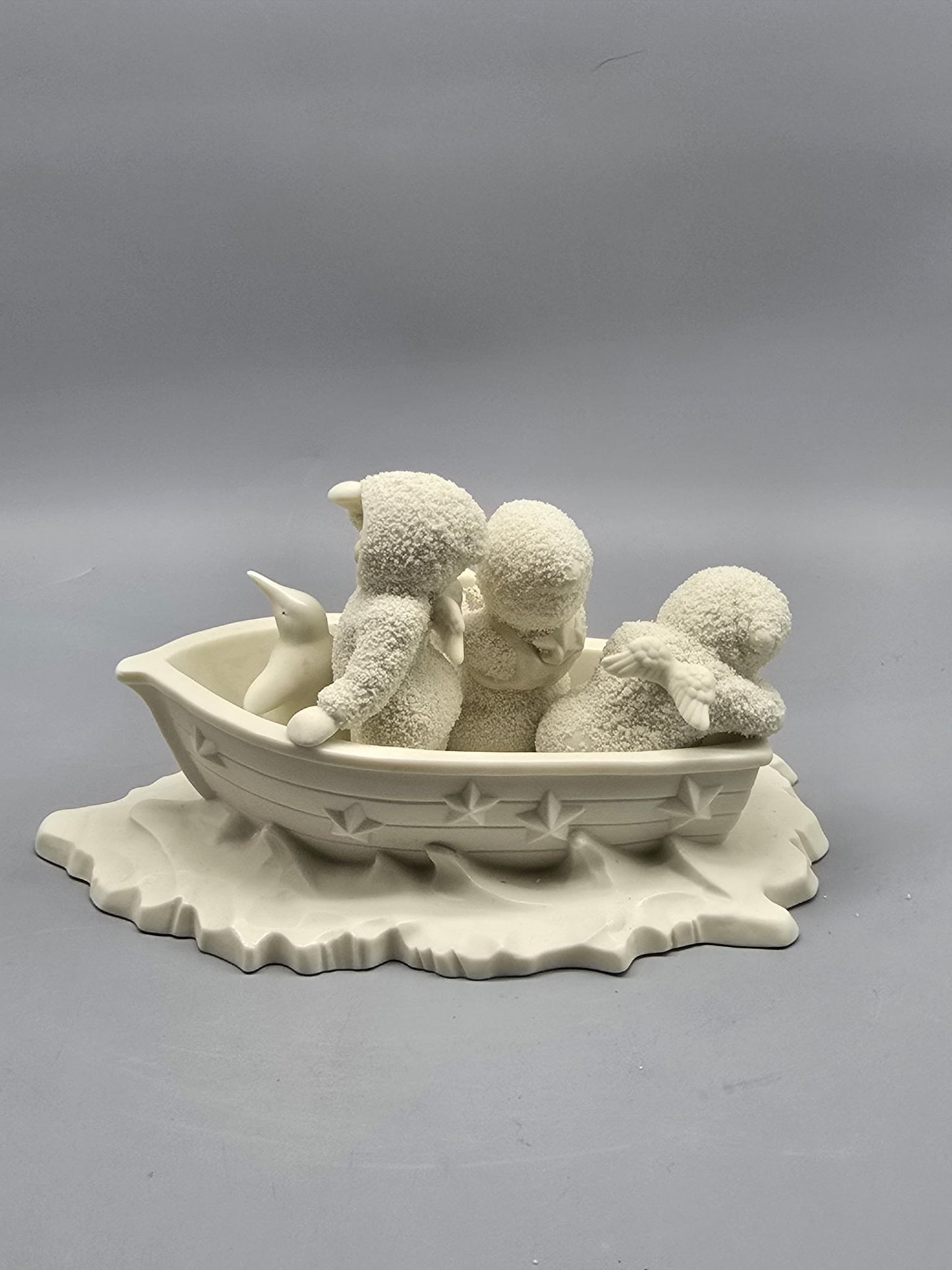 Department 56 Snowbabies Figurine – Penguin Boat Adventure