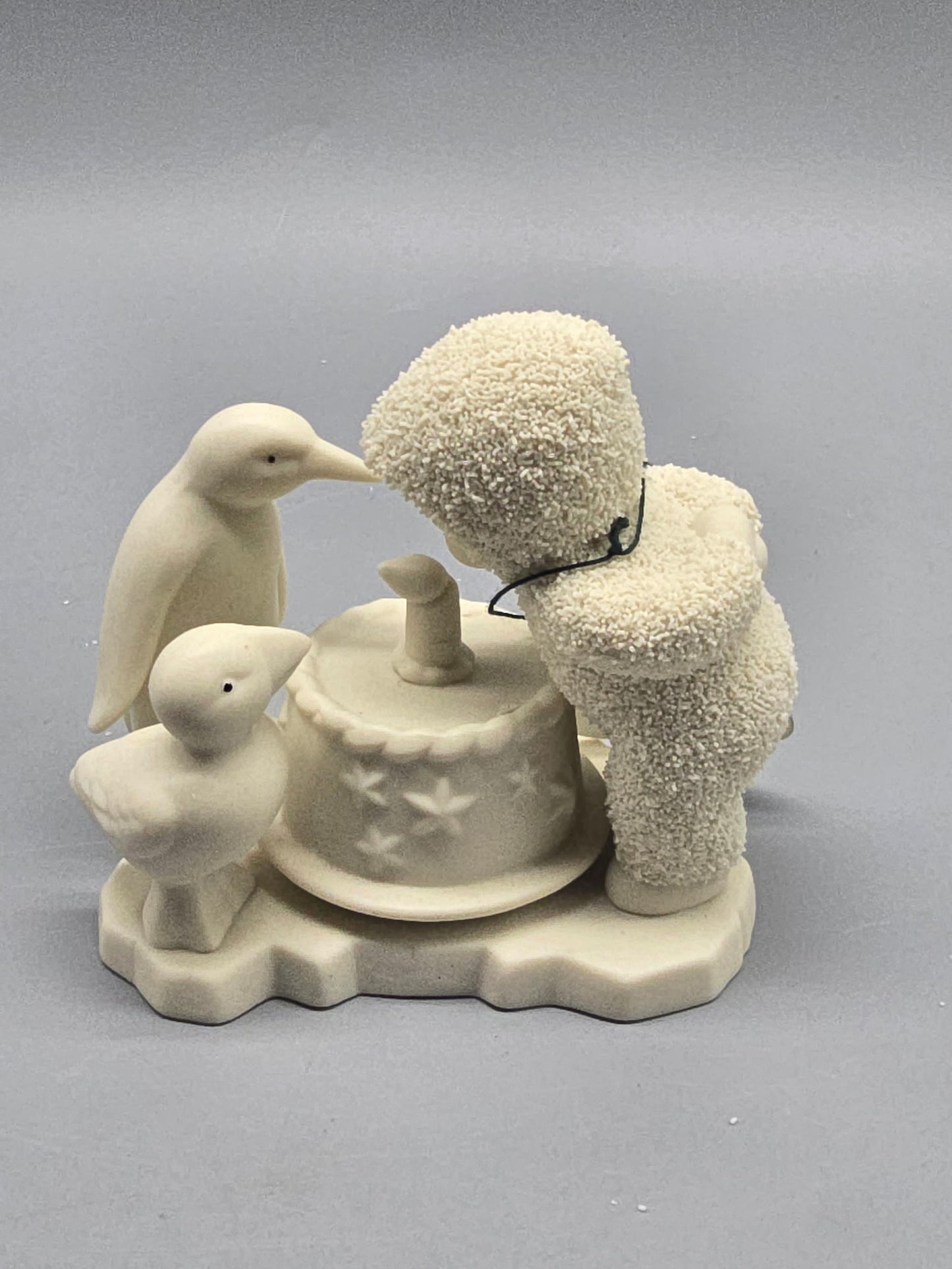 Department 56 Snowbabies Figurine – Birthday Wishes with Penguins