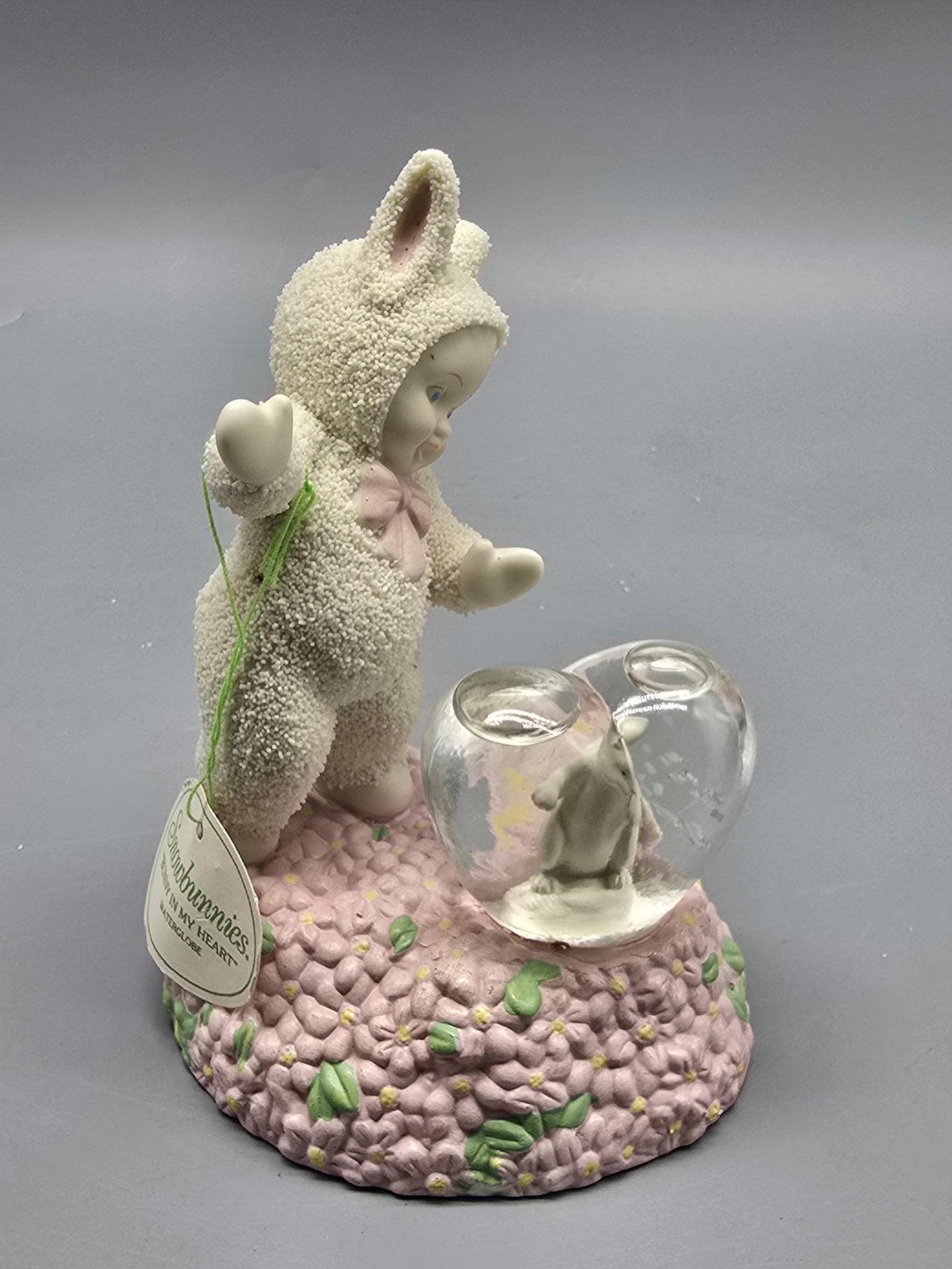 Department 56 Bunny Bunnies Figurine – Bunny with Heart-Shaped Snow Globe
