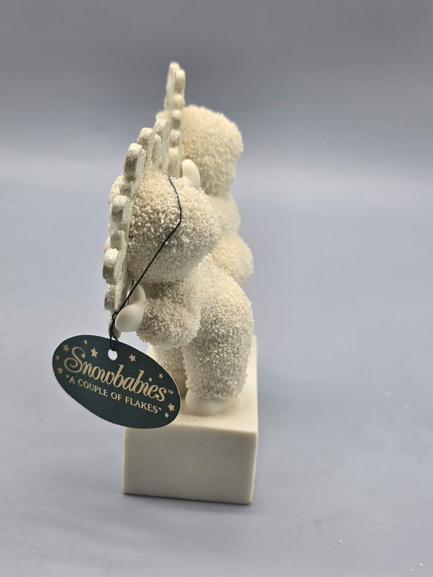 Department 56 Snowbabies Figurine – A Couple of Flakes (2002)