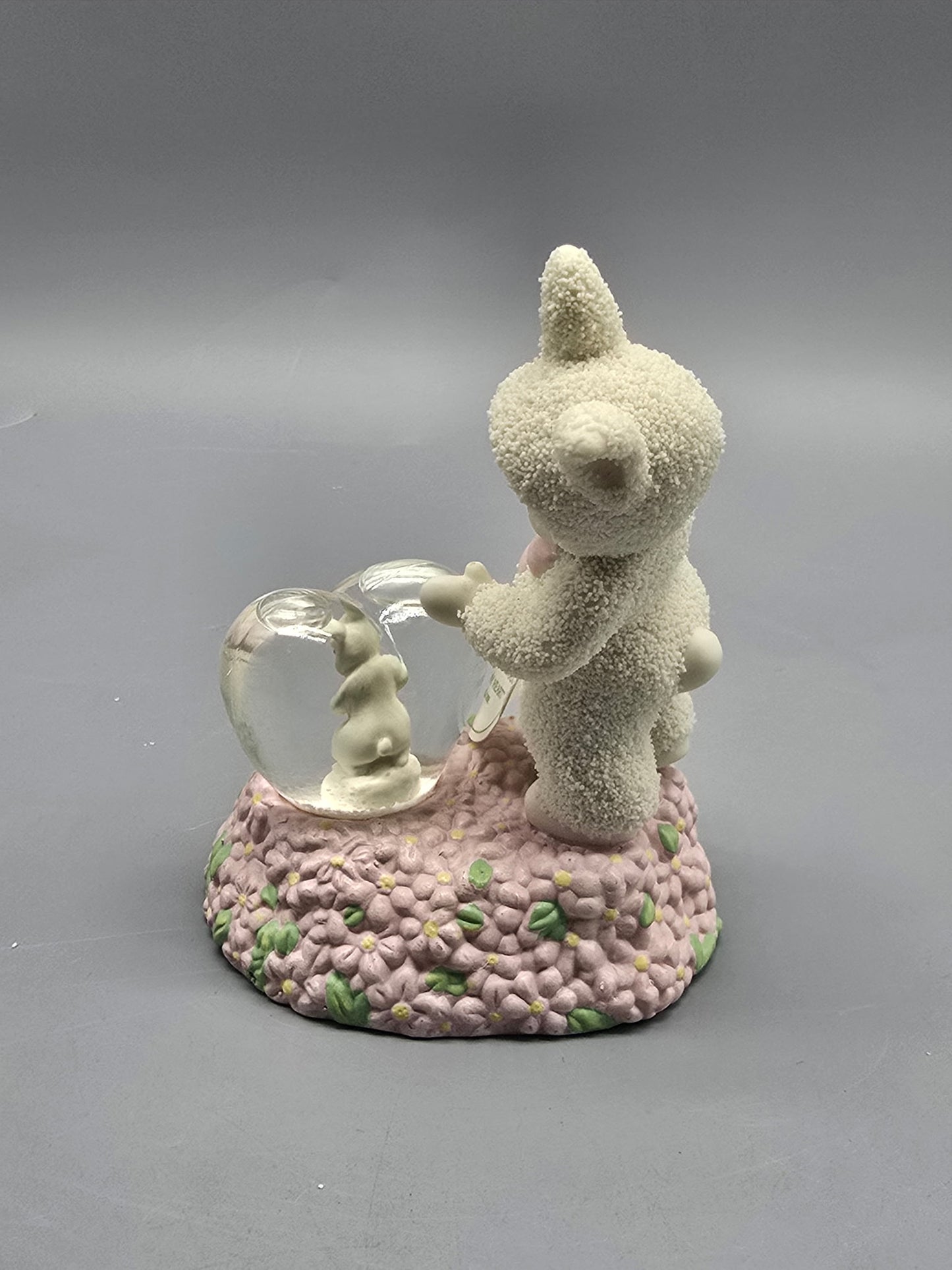 Department 56 Bunny Bunnies Figurine – Bunny with Heart-Shaped Snow Globe