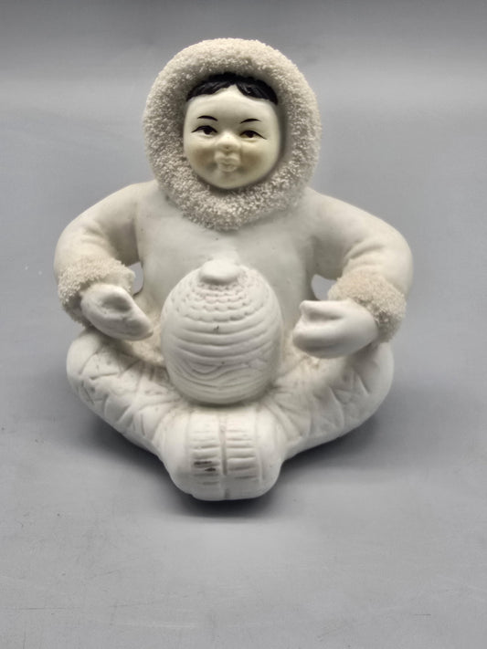 Vintage Eskimo Figurine with Beehive Pot – Porcelain Bisque