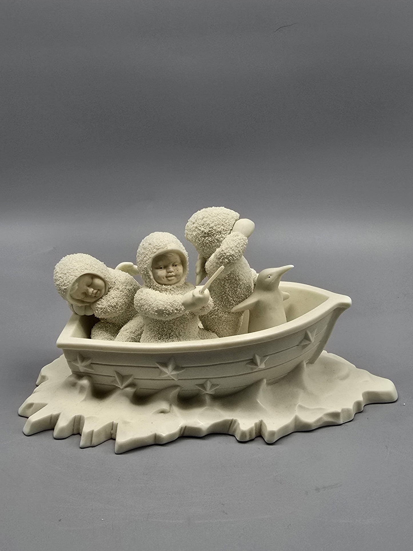Department 56 Snowbabies Figurine – Penguin Boat Adventure