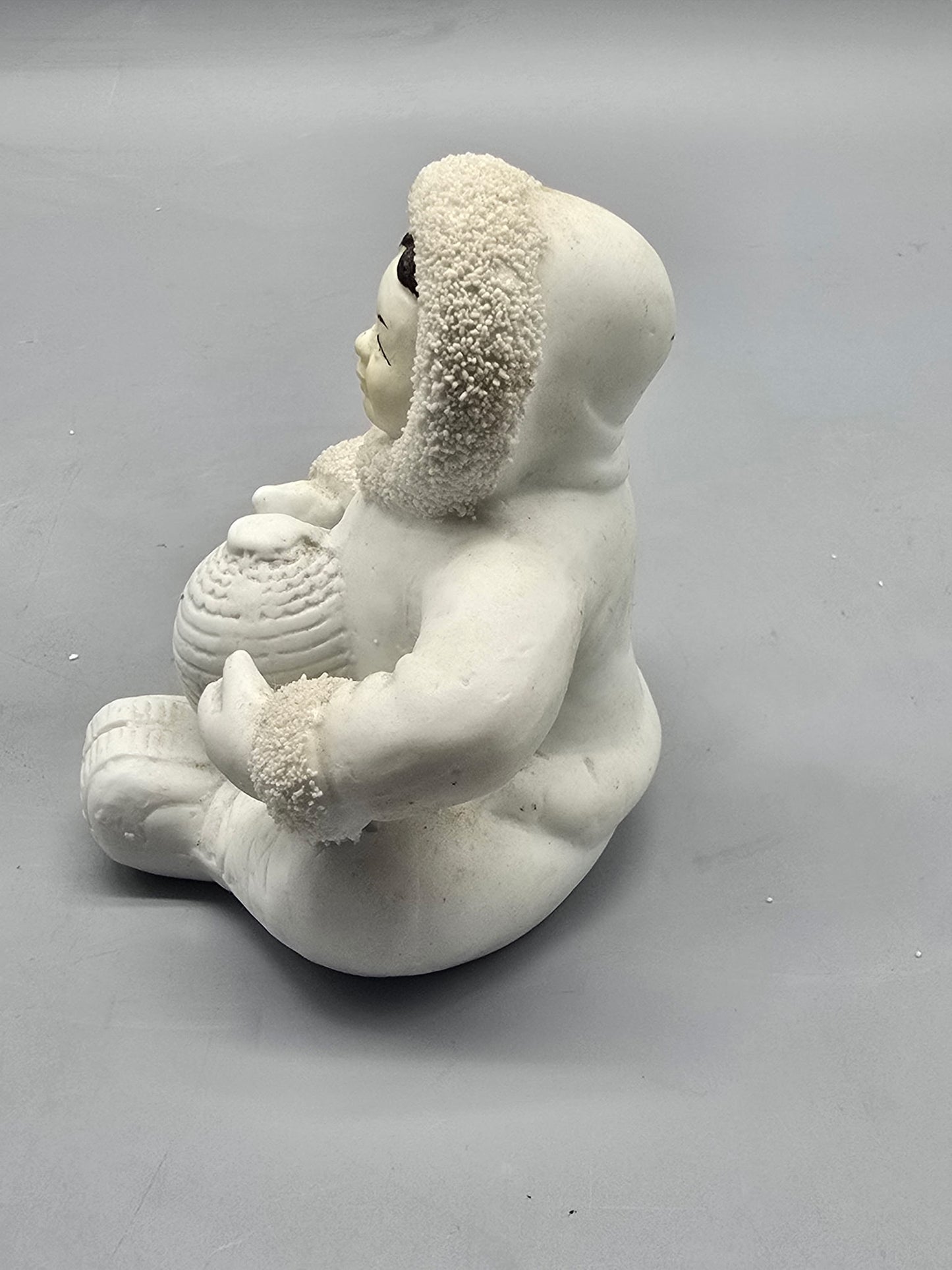 Vintage Eskimo Figurine with Beehive Pot – Porcelain Bisque