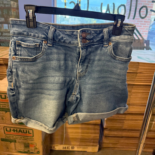 MAURICES WOMENS JEAN SHORTS SZ2