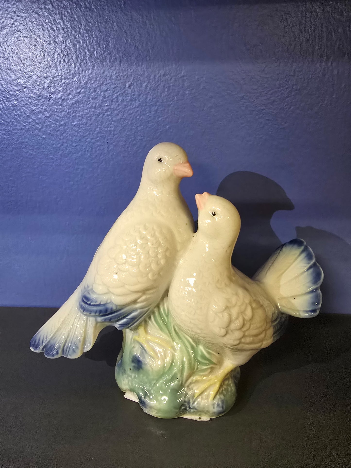 Vintage Ceramic Dove Figurine – Hand-Painted Lovebird Pair
