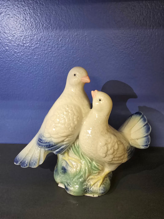 Vintage Ceramic Dove Figurine – Hand-Painted Lovebird Pair