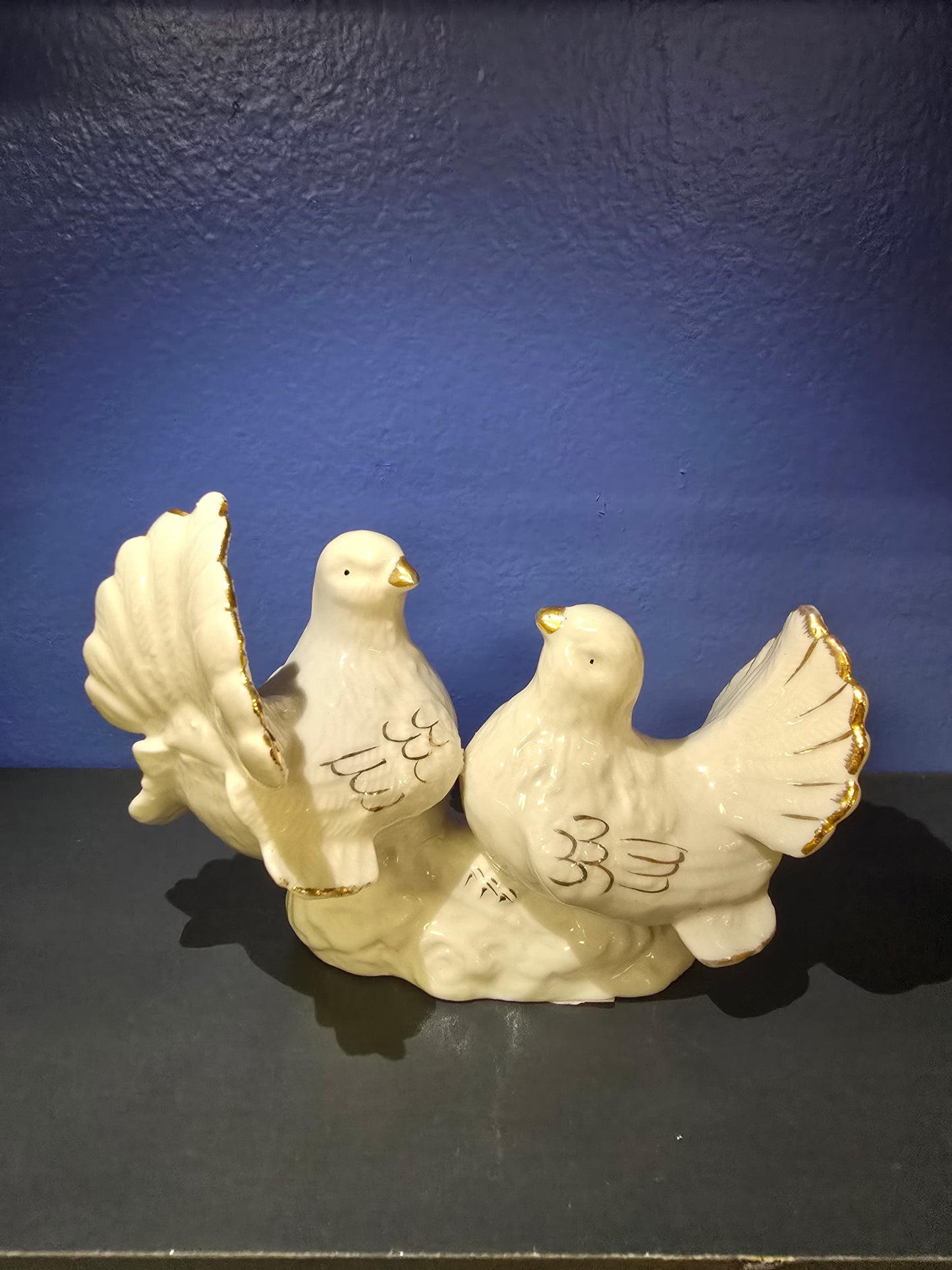Porcelain Dove Figurine Pair – Gold-Trimmed Lovebirds with Floral Base